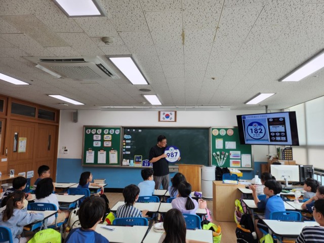 3-2. 관련사진(거제시, 초등학생 찾아가는 주소정보 교실 운영).jpg