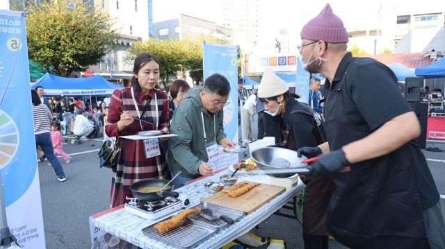 관련사진(‘제4회 거제시 지속가능발전 페스티벌&로컬푸드 IN거제’ 성료 3).jpg