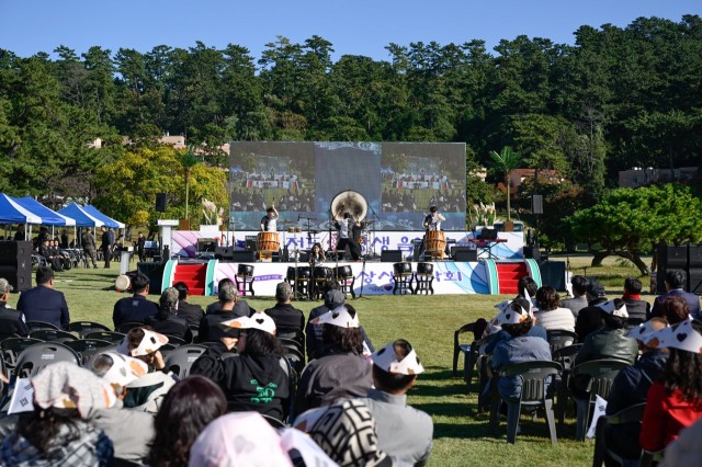 5-3. 관련사진(저도 개방 5주년 기념 ‘저도 愛 상생 음악회’ 성료 2).jpg