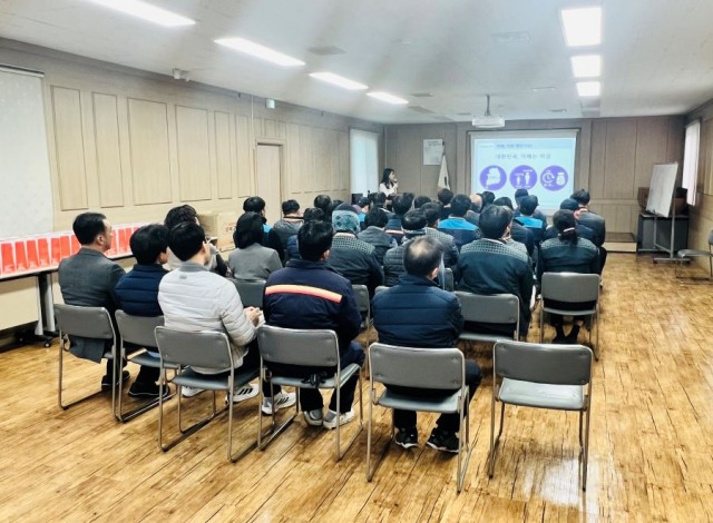 2-2. 관련사진(거제시치매안심센터, 거제우체국 집배원 대상 치매파트너 교육 실시).jpg