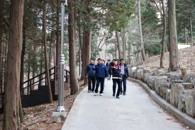 1-2 이상근 고성군수, 고성갈모봉 자연휴양림 공사현장 방문.JPG