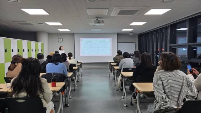 6-2. 관련사진(아주청소년문화의집 청소년방과후아카데미 한바다, 학부모 대상 오리엔테이션 성료).jpg