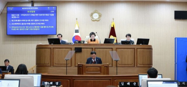 2. 14. - 통영시의회 최초 삼도수군통제영 관련 결의안 1(신철기 의원).jpg